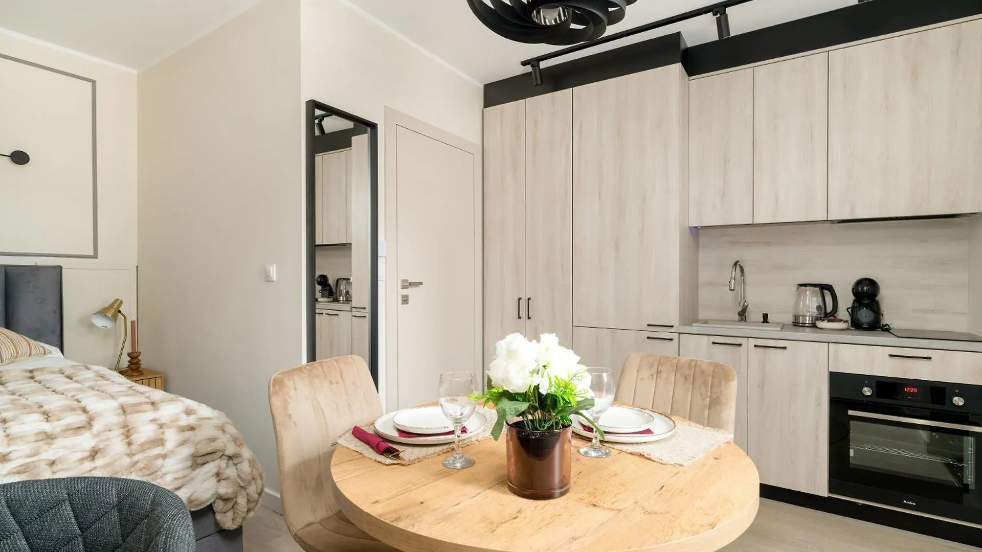 Klimatyzowane Apartamenty W Poznaniu Z Biurkiem Do Pracy Zdalnej By Noclegi Renters 波兹南