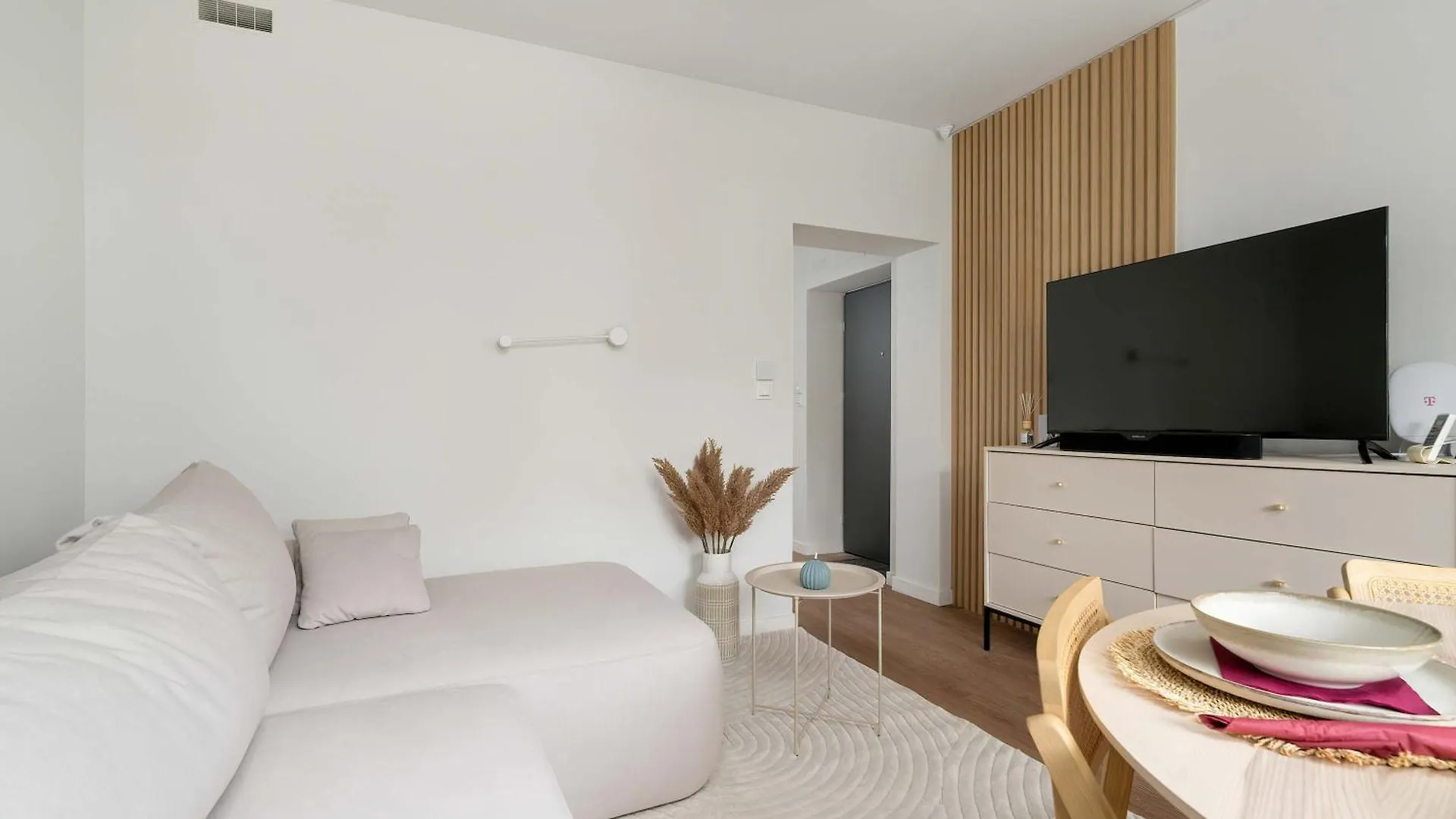 Klimatyzowane Apartamenty W Poznaniu Z Biurkiem Do Pracy Zdalnej By Noclegi Renters 波兰