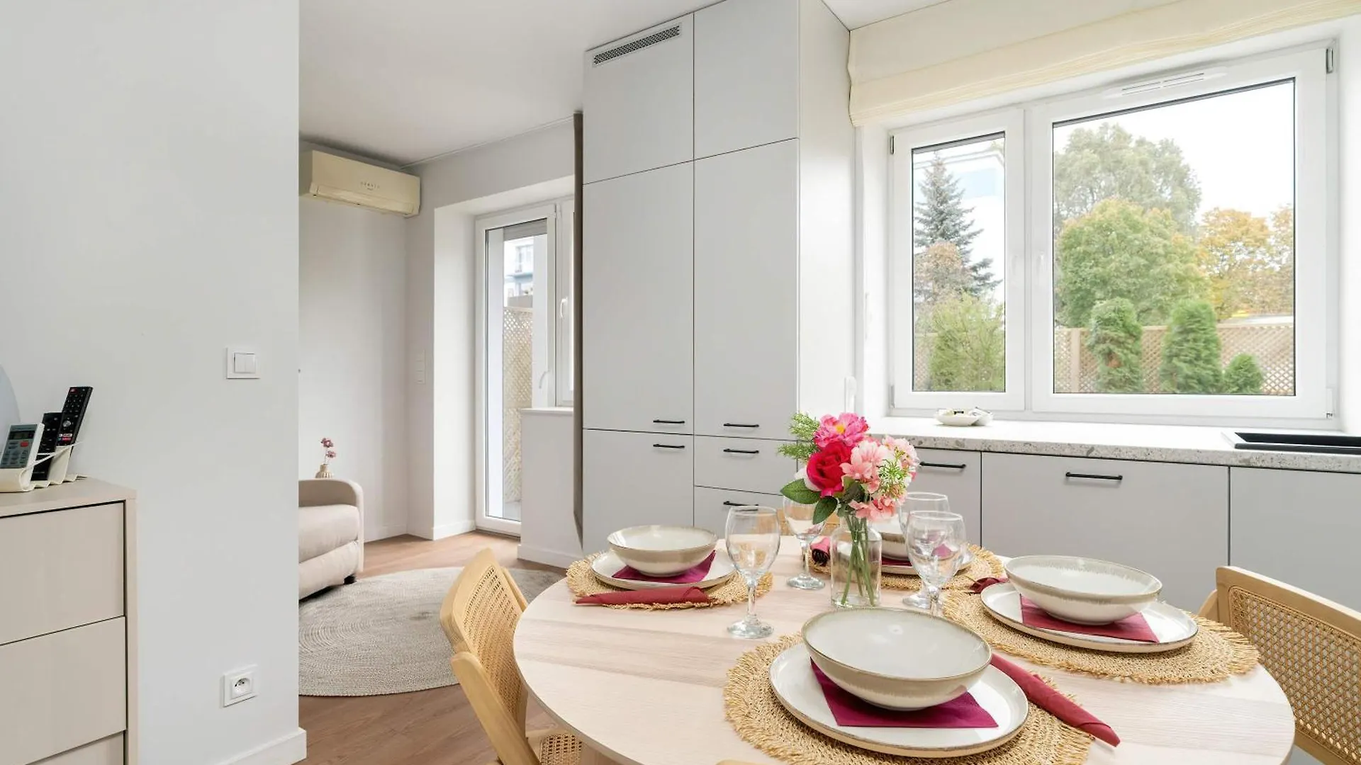 公寓 Klimatyzowane Apartamenty W Poznaniu Z Biurkiem Do Pracy Zdalnej By Noclegi Renters 波兰