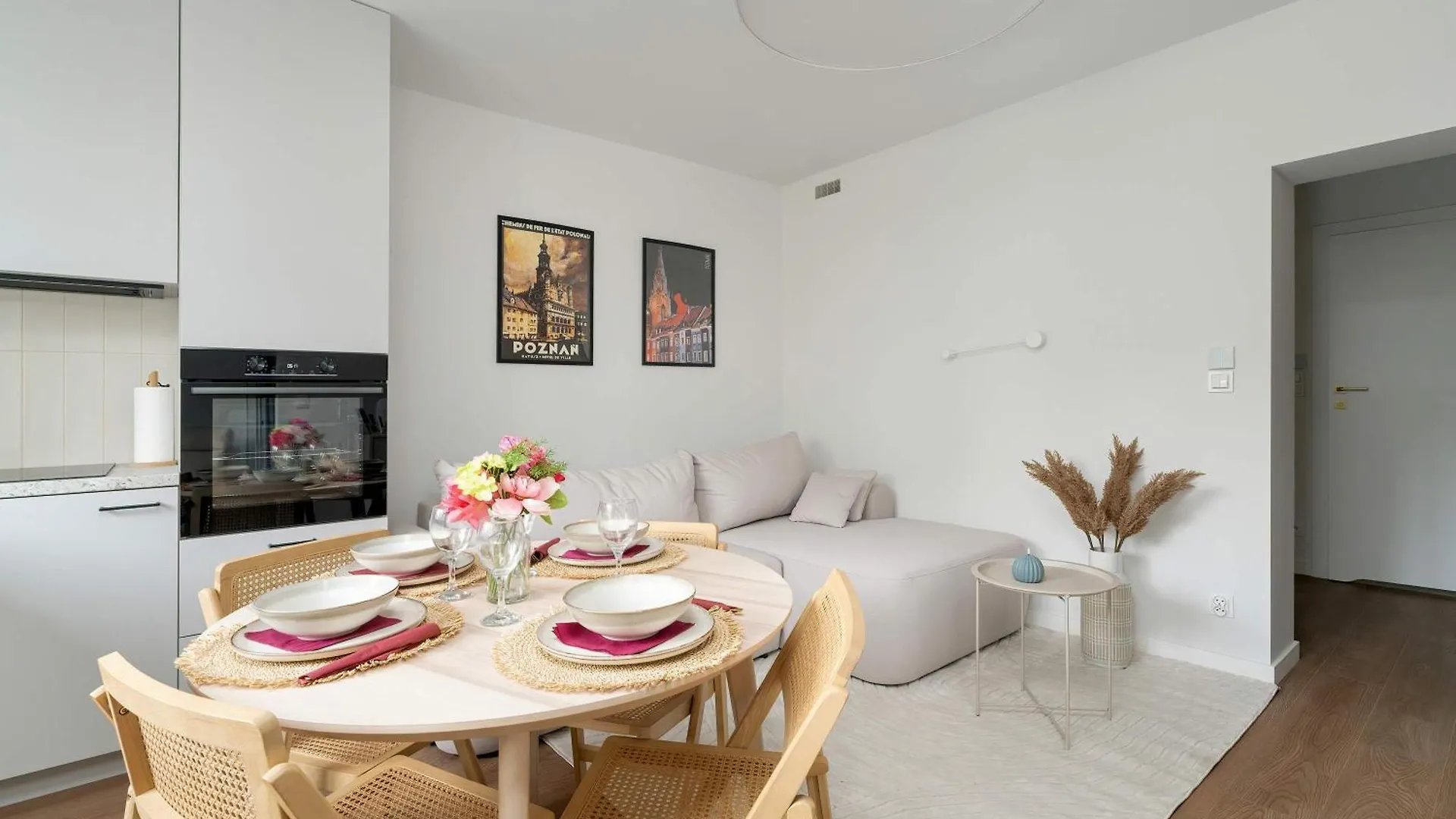 Klimatyzowane Apartamenty W Poznaniu Z Biurkiem Do Pracy Zdalnej By Noclegi Renters